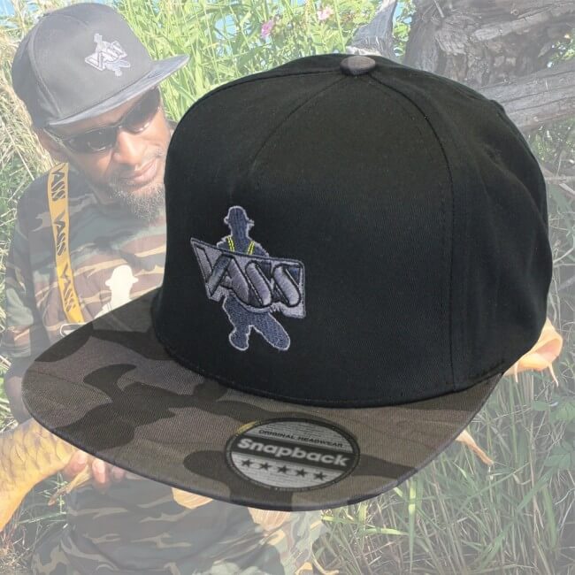 Gorra Vass VB691 Peak Negra-Gris Camo - Tienda Carpfishing