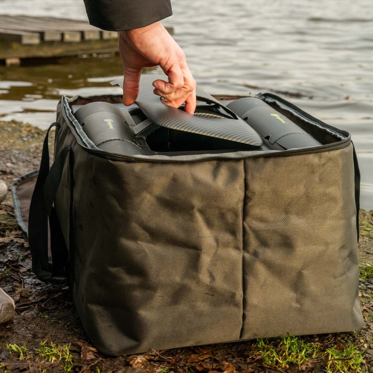 Barco cebador Ridge Monkey Hunter 3000 Echo Edition - Tienda Carpfishing