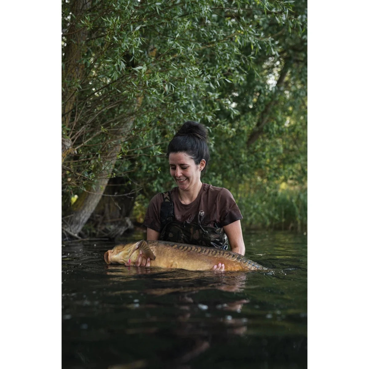 Camiseta Mujer Korda Kore Taupe - Tienda Carpfishing