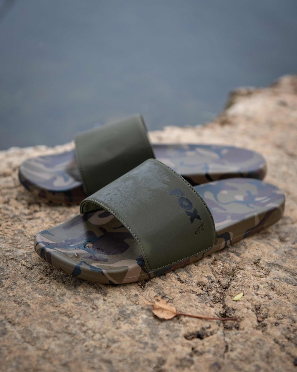 Chanclas Fox Sliders Caqui/Camo - Tienda Carpfishing