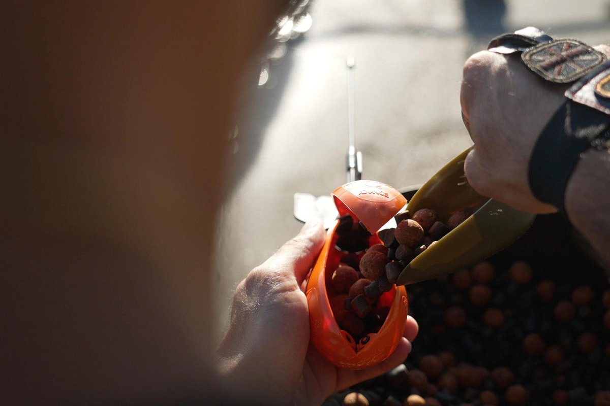 Cohete cebador Spyder Spod Medium Naranja/Negro - Tienda Carpfishing