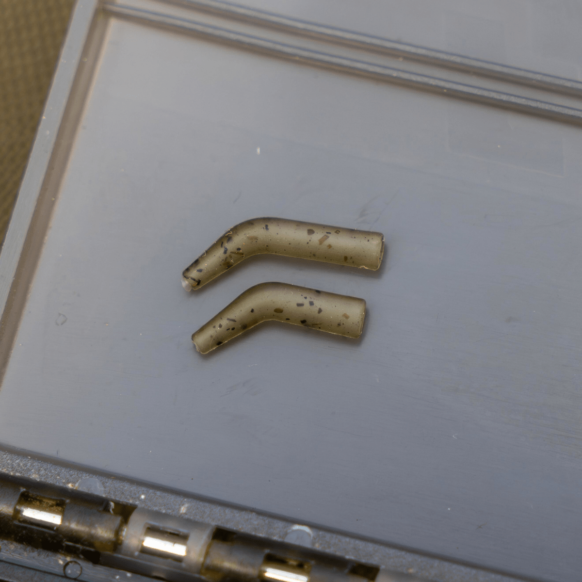 Kickers Avid Carp Outline FleckTone - Tienda Carpfishing