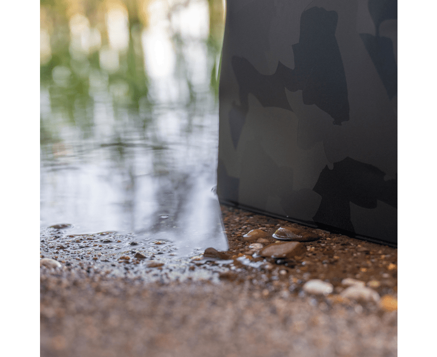 Macuto Avid Carp Stormshield EVA Camo 30 L - Tienda Carpfishing