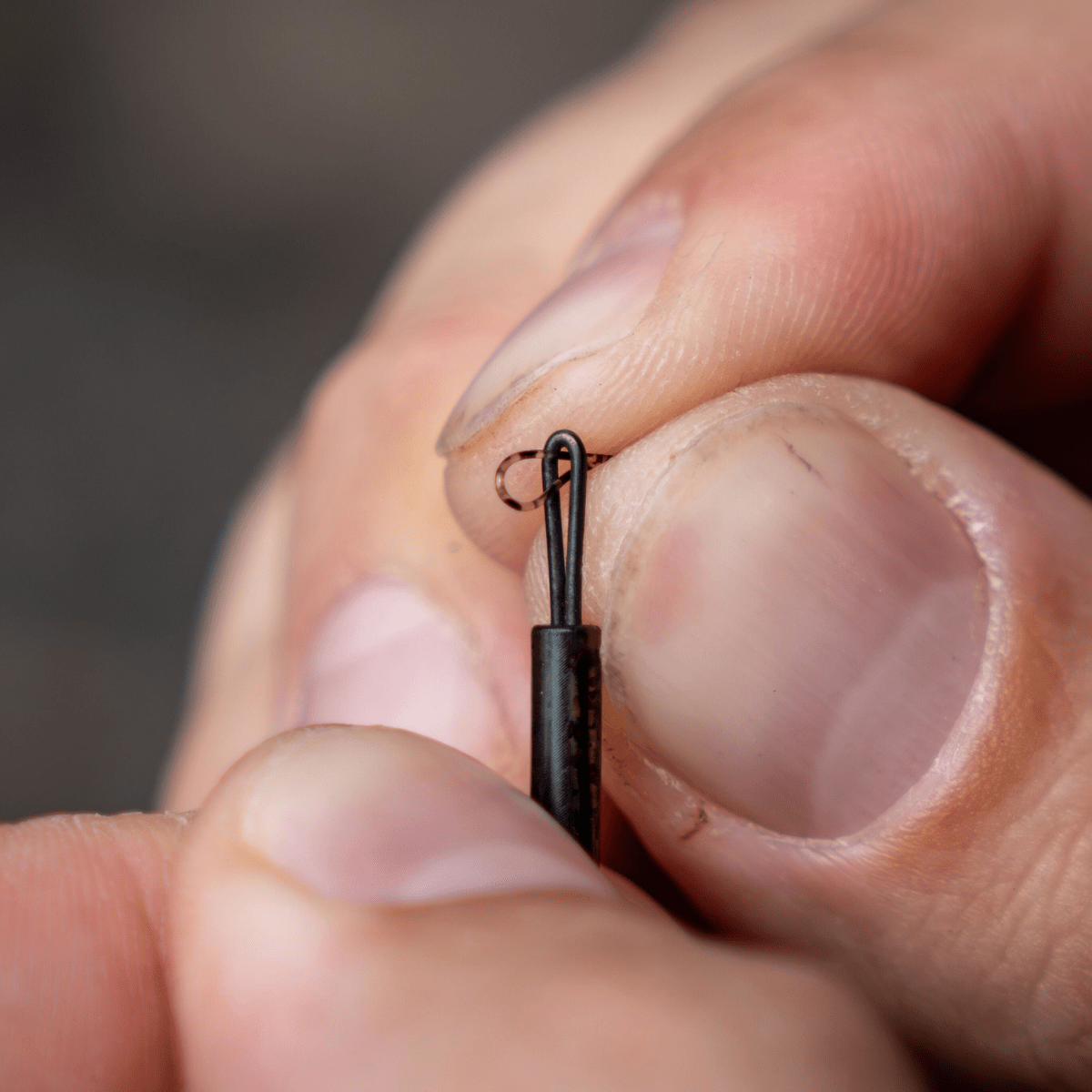 QC Swivel Bag Stems Avid Carp Outline FleckTone L - Tienda Carpfishing