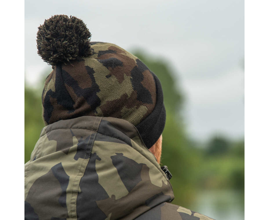 Bonnet Avid Carp Camo et noir avec balle