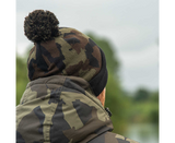 Bonnet Avid Carp Camo et noir avec balle