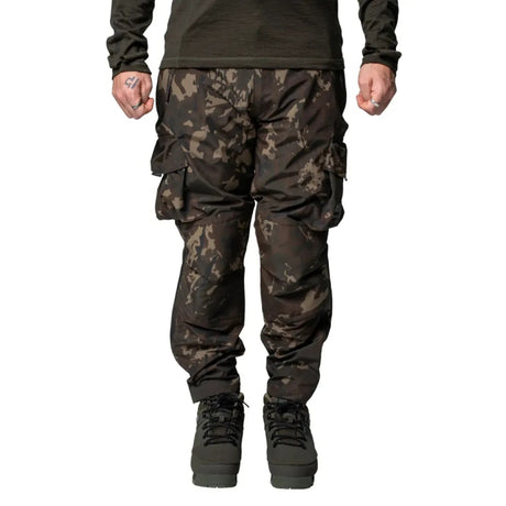Pantalón Nash Impermeable ZT Helluva Camo - Tienda Carpfishing