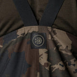 Peto Impermeable Nash ZT Helluva Camo - Tienda Carpfishing