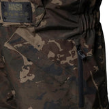 Peto Impermeable Nash ZT Helluva Camo - Tienda Carpfishing