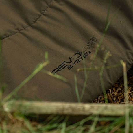 Bed Chair con saco de dormir Avid Carp Revolve System - Tienda Carpfishing
