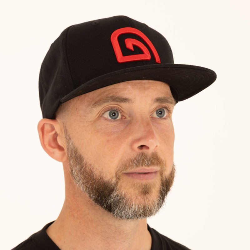 Gorra Trakker CR Snap Back Negra - Tienda Carpfishing