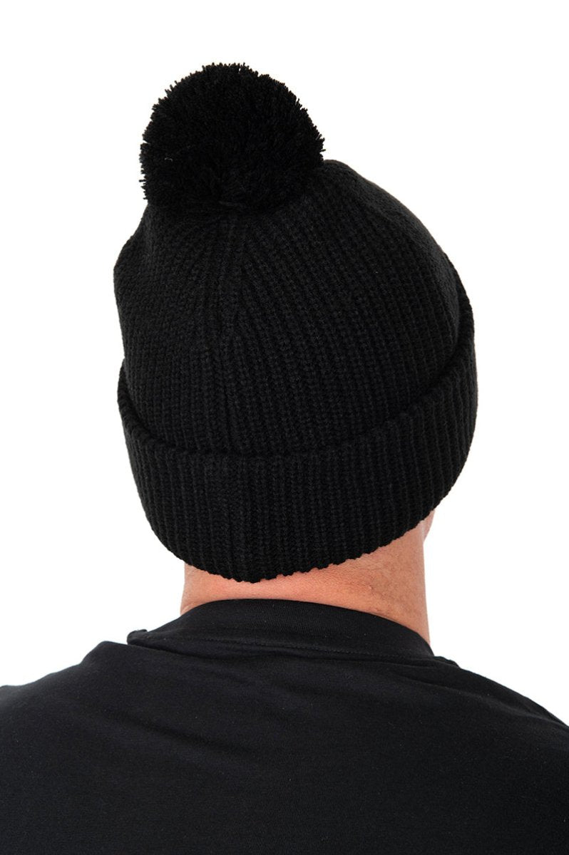 Gorro Fox Black HD con bola negro - Tienda Carpfishing