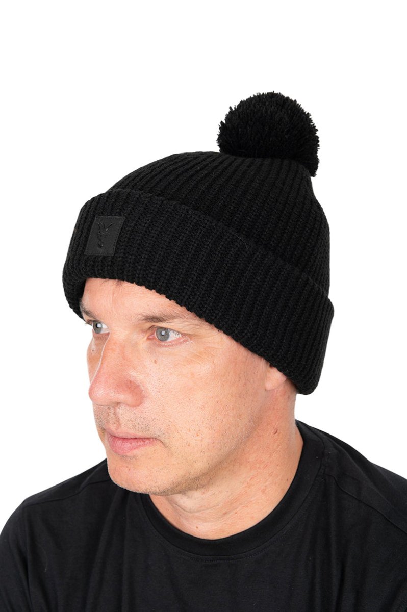 Gorro Fox Black HD con bola negro - Tienda Carpfishing