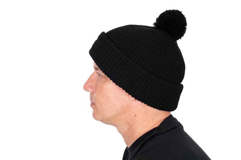 Gorro Fox Black HD con bola negro - Tienda Carpfishing