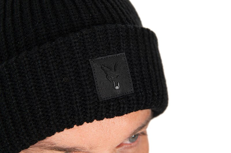 Gorro Fox Black HD con bola negro - Tienda Carpfishing
