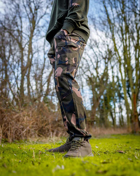 Pantalones Fox LW Camo - Tienda Carpfishing