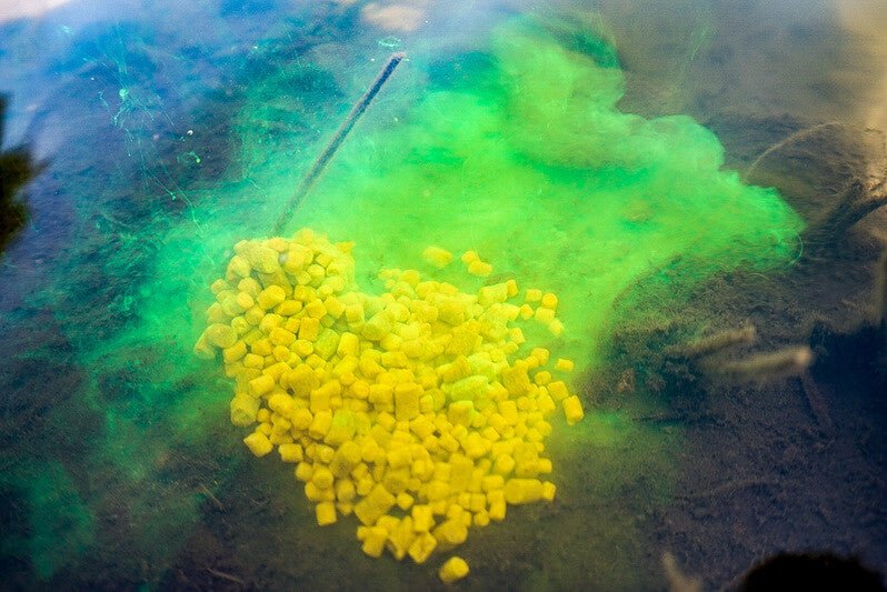 Líquido Fluminow Explosive Pro Elite Baits Banana Strawberry 150 ml - Tienda Carpfishing